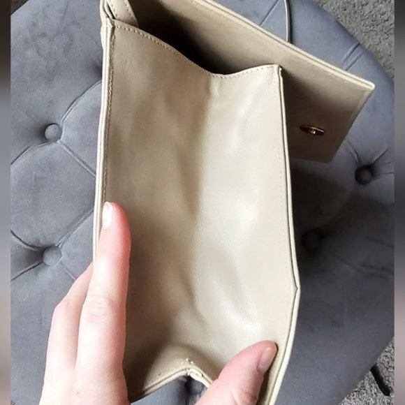 Adolfo tan leather shoulder purse - like new condition - Picture 6 of 12